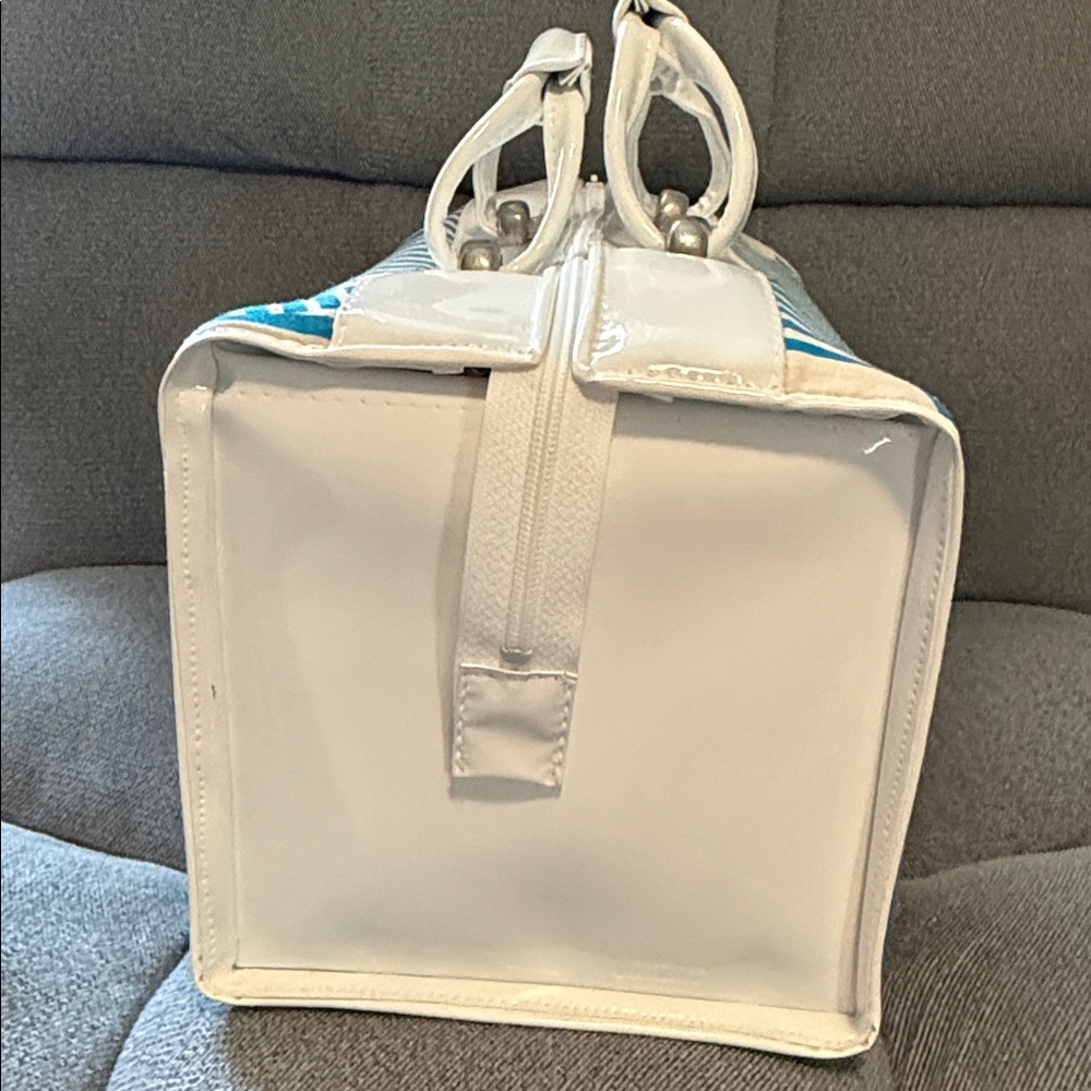 Vintage 1970s Striped Fish Blue/White Patent Leather Cosmetic / Beach Cooler Bag - Picture 4 of 9